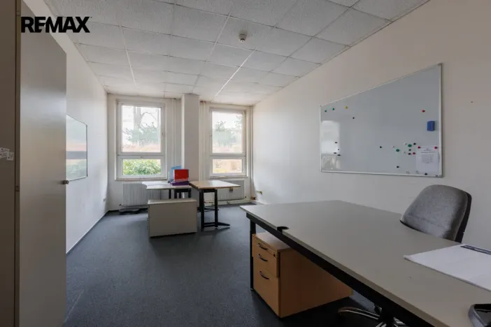 Pronájem výrobních prostor, Chodová Planá, Kyjovská, 1300 m2