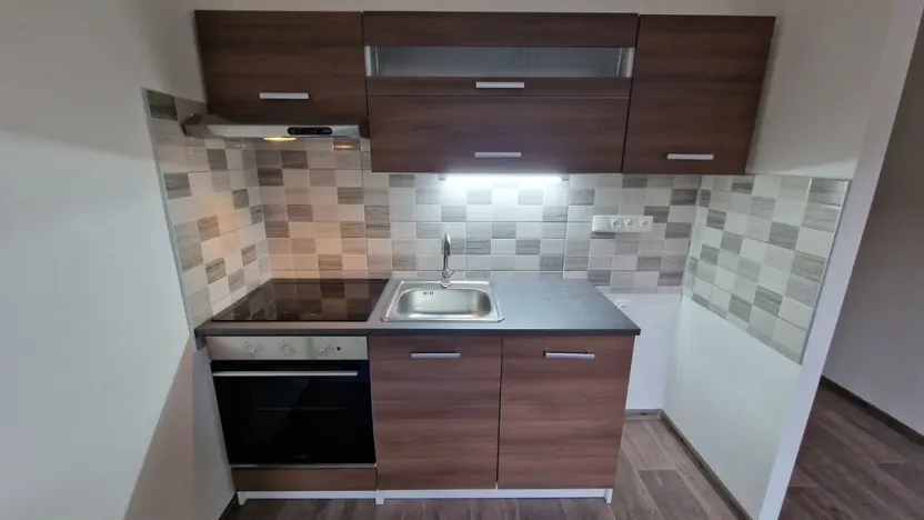 Prodej bytu 1+1, Chlumec, Tuchomyšlská, 38 m2