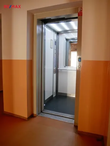 Pronájem bytu 3+1, Praha - Střížkov, Česákova, 66 m2