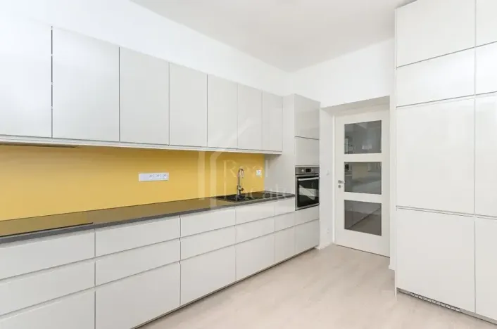 Pronájem bytu 2+1, Praha - Smíchov, Na pláni, 68 m2