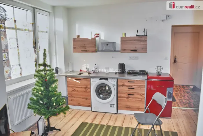 Prodej bytu 2+1, Karlovy Vary - Rybáře, Nad Dvorem, 42 m2