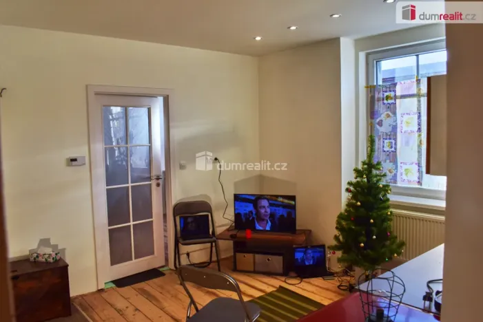 Prodej bytu 2+1, Karlovy Vary - Rybáře, Nad Dvorem, 42 m2