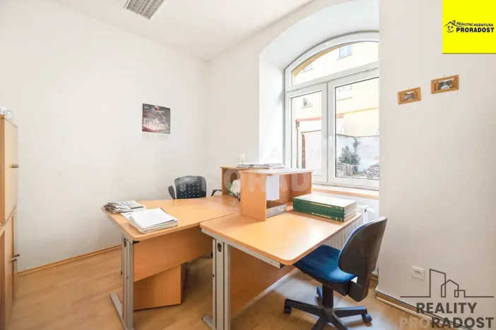Pronájem kanceláře, Pardubice, třída Míru, 140 m2