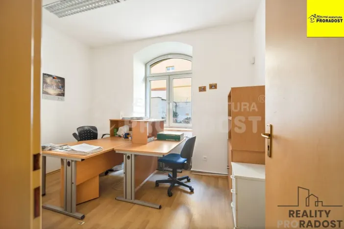 Pronájem kanceláře, Pardubice, třída Míru, 140 m2