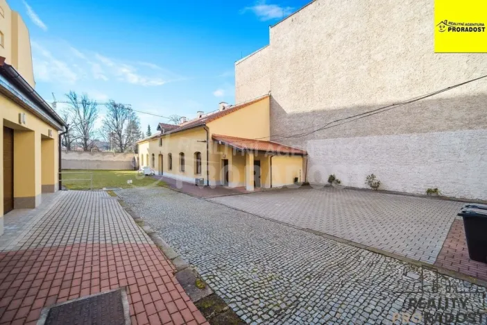 Pronájem kanceláře, Pardubice, třída Míru, 140 m2