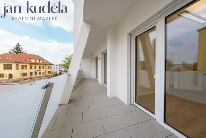 Pronájem bytu 2+kk, Brno, Komárovská, 54 m2