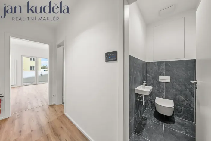 Pronájem bytu 2+kk, Brno, Komárovská, 54 m2