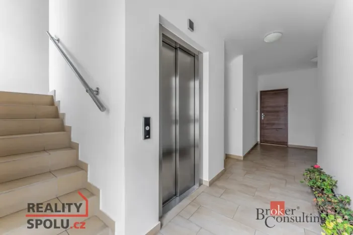 Pronájem bytu 2+kk, Praha - Libeň, Nad Rokoskou, 47 m2