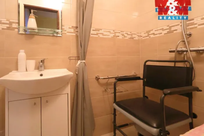 Prodej rodinného domu, Javorník, Nádražní, 196 m2