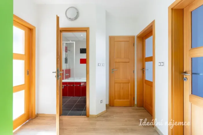 Pronájem bytu 4+1, Praha - Hostivař, Tesaříkova, 79 m2