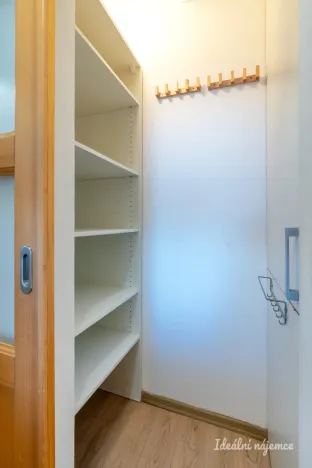 Pronájem bytu 4+1, Praha - Hostivař, Tesaříkova, 79 m2