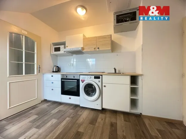 Pronájem rodinného domu, Dobrovice, Komenského, 20 m2