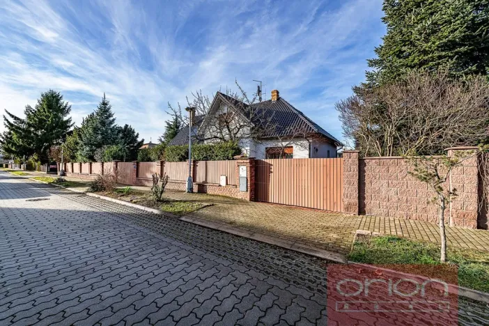 Pronájem rodinného domu, Praha - Suchdol, Havraní, 350 m2