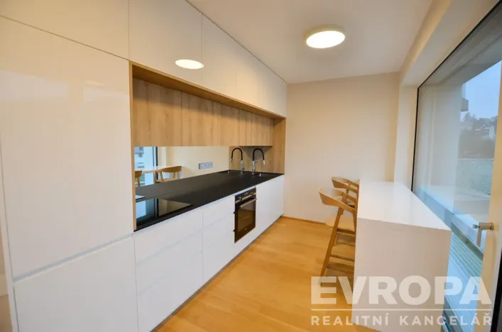 Pronájem bytu 2+kk, Praha - Smíchov, Podbělohorská, 57 m2