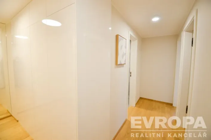 Pronájem bytu 2+kk, Praha - Smíchov, Podbělohorská, 57 m2