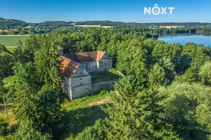 Prodej komerční nemovitosti, Buzice, 1800 m2