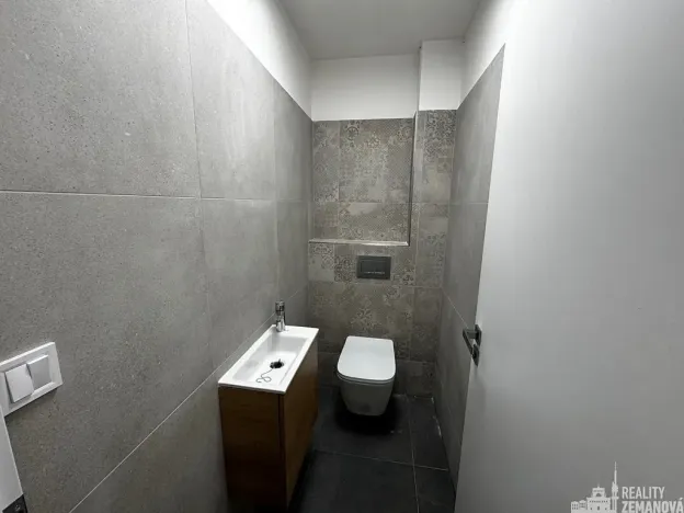 Pronájem bytu 2+kk, Jesenice, Hlavní, 47 m2