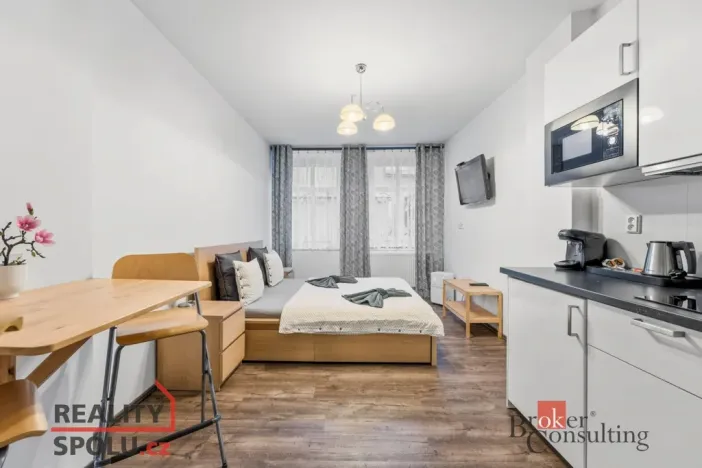 Prodej ubytování, Broumov, Malé náměstí, 298 m2