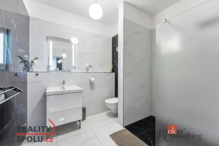 Prodej ubytování, Broumov, Malé náměstí, 298 m2