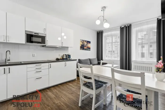 Prodej ubytování, Broumov, Malé náměstí, 298 m2