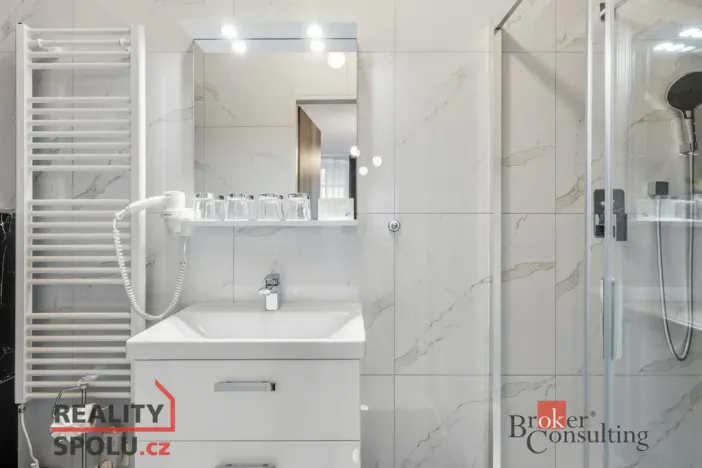 Prodej ubytování, Broumov, Malé náměstí, 298 m2