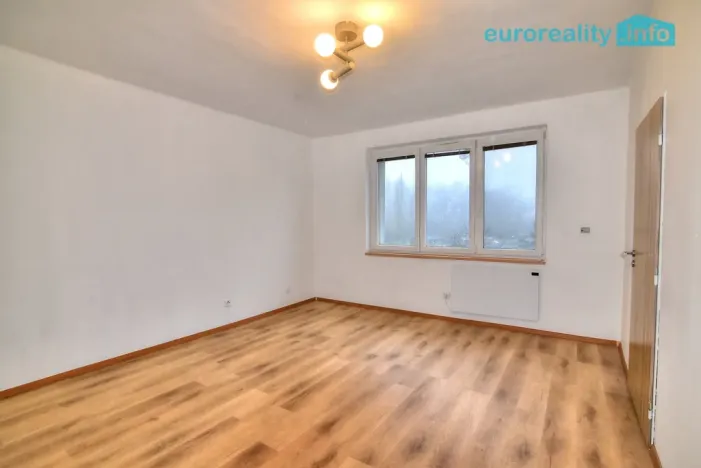 Pronájem bytu 1+1, Okna, 43 m2