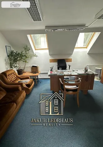 Pronájem skladu, Praha, Libušská, 1900 m2