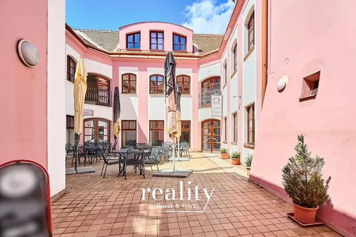 Pronájem kanceláře, Znojmo, Horní náměstí, 72 m2