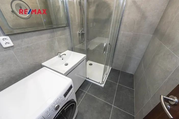 Pronájem bytu 3+1, Praha - Kobylisy, Frýdlantská, 67 m2