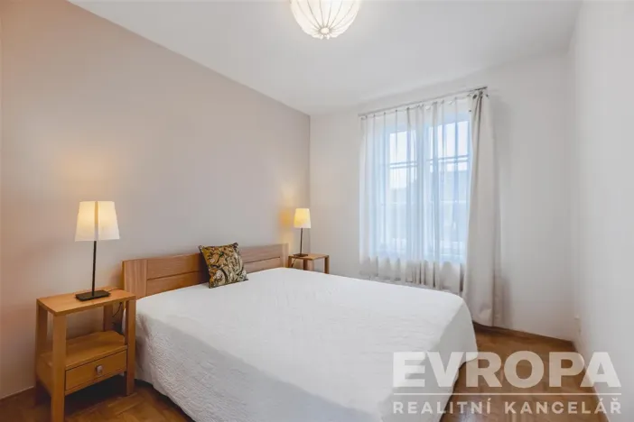 Prodej atypického bytu, Praha - Staré Město, U Dobřenských, 63 m2