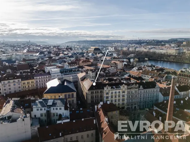 Prodej atypického bytu, Praha - Staré Město, U Dobřenských, 63 m2