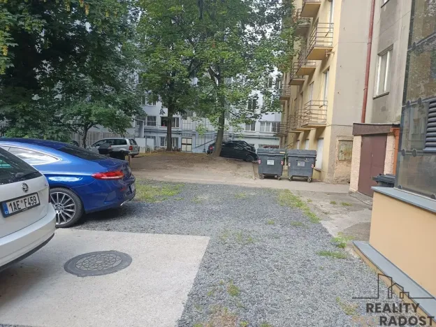 Pronájem garážového stání, Praha, Klicperova, 15 m2