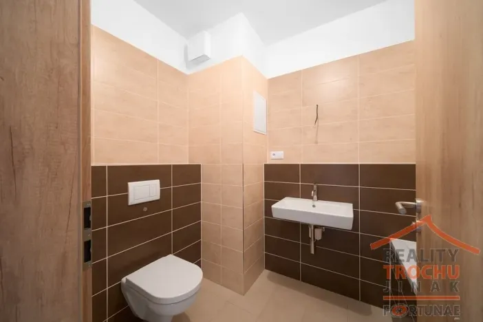 Prodej bytu 2+kk, Hradec Králové, Antonína Petrofa, 56 m2