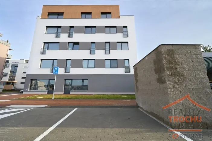 Prodej bytu 2+kk, Hradec Králové, Antonína Petrofa, 56 m2