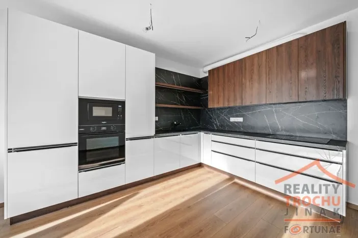 Prodej bytu 2+kk, Hradec Králové, Antonína Petrofa, 56 m2