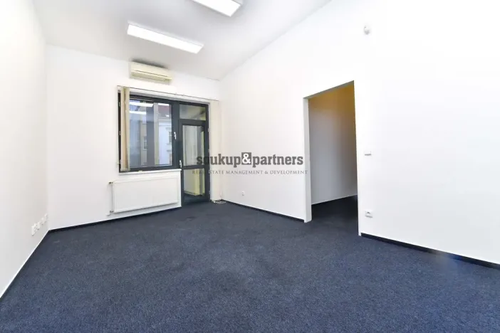 Pronájem kanceláře, Praha - Karlín, Pobřežní, 125 m2
