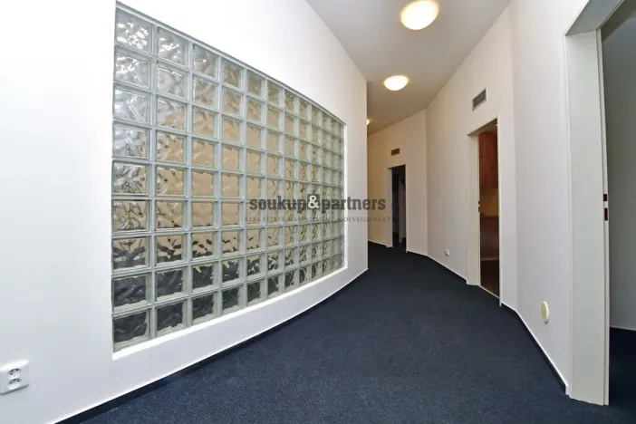 Pronájem kanceláře, Praha - Karlín, Pobřežní, 125 m2