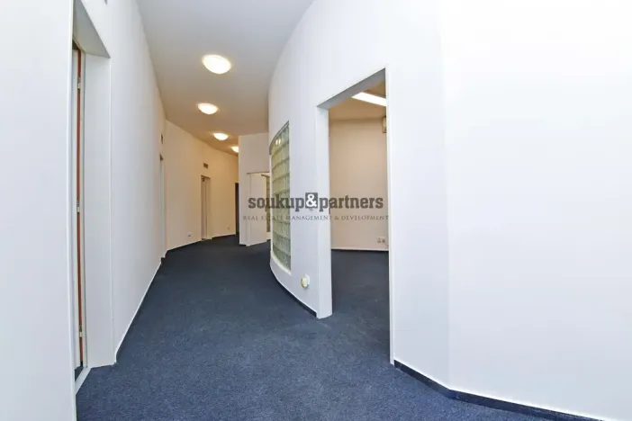 Pronájem kanceláře, Praha - Karlín, Pobřežní, 125 m2