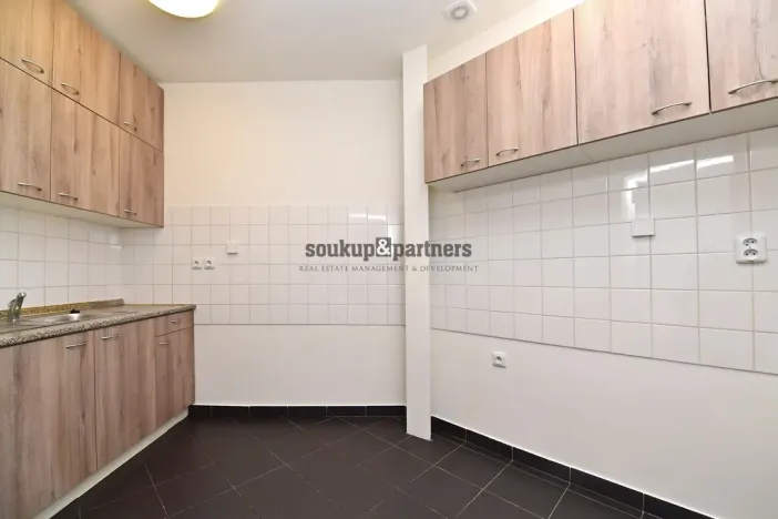 Pronájem kanceláře, Praha - Karlín, Pobřežní, 125 m2