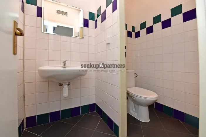 Pronájem kanceláře, Praha - Karlín, Pobřežní, 125 m2