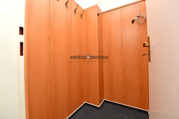 Pronájem kanceláře, Praha - Karlín, Pobřežní, 125 m2