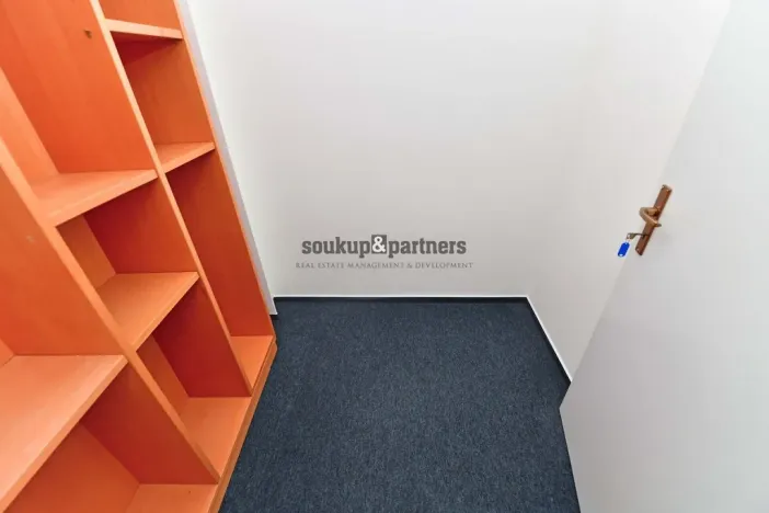 Pronájem kanceláře, Praha - Karlín, Pobřežní, 125 m2