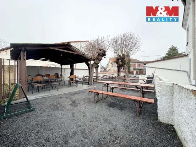 Prodej restaurace, Velké Žernoseky, 438 m2