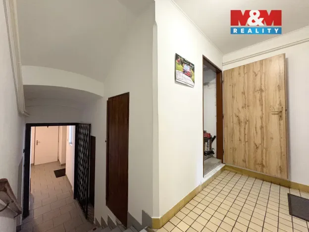 Prodej restaurace, Velké Žernoseky, 438 m2