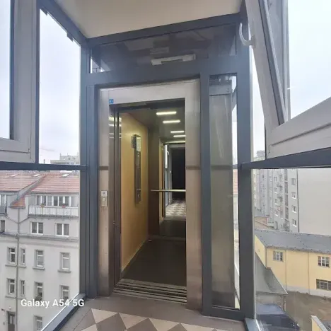 Pronájem bytu 2+kk, Praha - Holešovice, Na Maninách, 46 m2