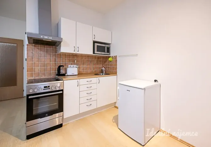 Pronájem bytu 1+kk, Praha - Vysočany, Poděbradská, 36 m2