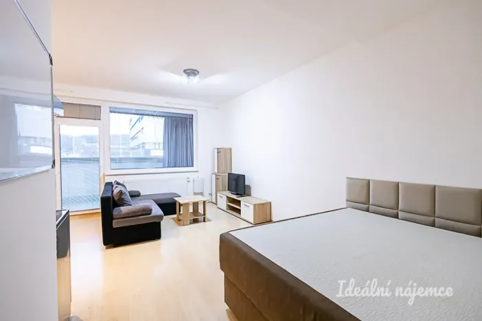 Pronájem bytu 1+kk, Praha - Vysočany, Poděbradská, 36 m2