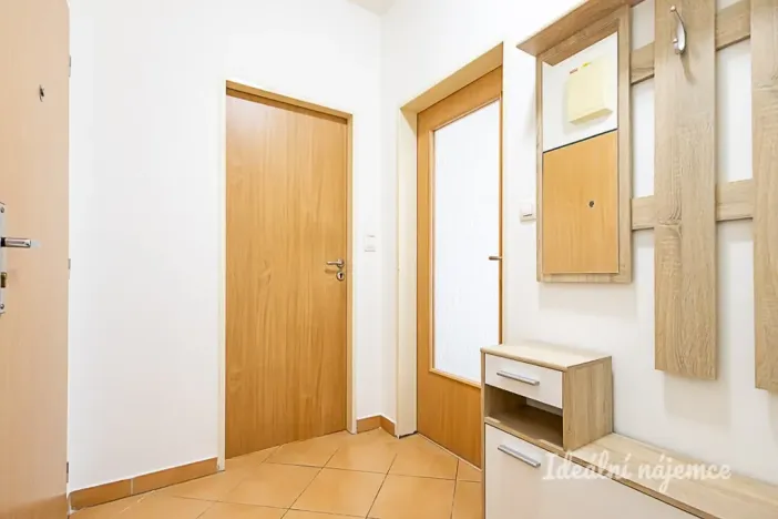 Pronájem bytu 1+kk, Praha - Vysočany, Poděbradská, 36 m2