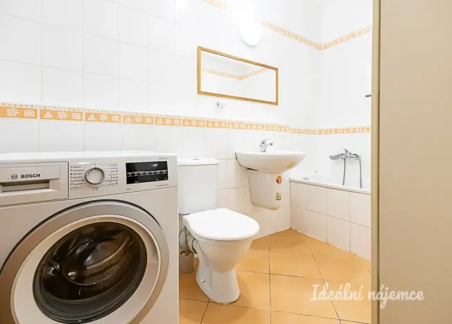 Pronájem bytu 1+kk, Praha - Vysočany, Poděbradská, 36 m2