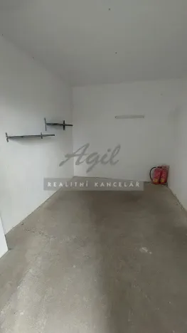 Pronájem skladu, Holubice, 110 m2